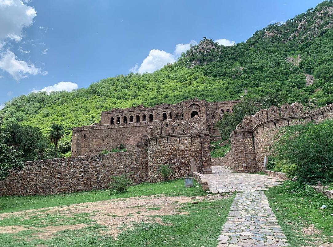 Bhangarh Fort, Alwar, Rajasthan - Vushii.com Bhangarh Fort, Alwar, Rajasthan - Vushii.com